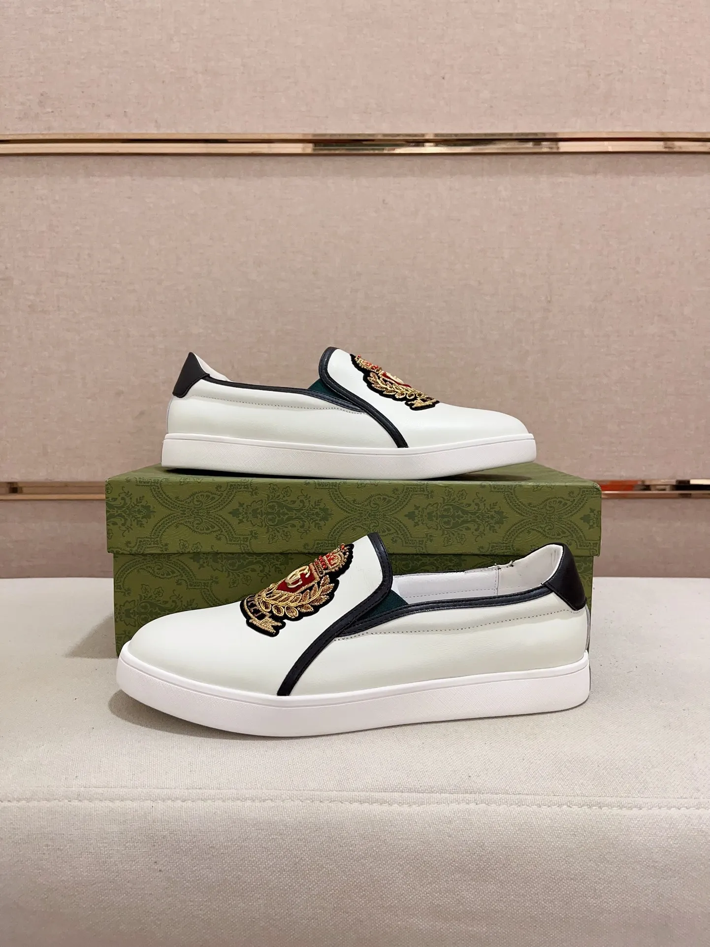 Men's clothing and shoes💰:440💰 (GUCCI) The latest model from the official website 🎁🎁Casual and fashionable men's shoes👟, hot style 💥The version is simple and elegant, exclusive for trendy men. Unique official website latest brand elements 👑Gucci original decoration, fashionable and generous, the fabric is original cowhide ✅sheepskin lining, the official website specifies wear-resistant casual outsole, the classic model is taken in kind at the counter🎬38-44 (45 is not returned or exchanged)